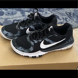 Nike Flex - youth size 5